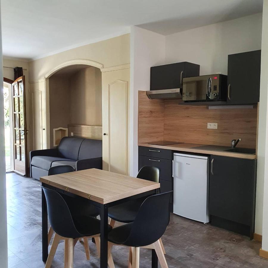 Valros Auberge De La Tour -Appartements- מראה חיצוני תמונה