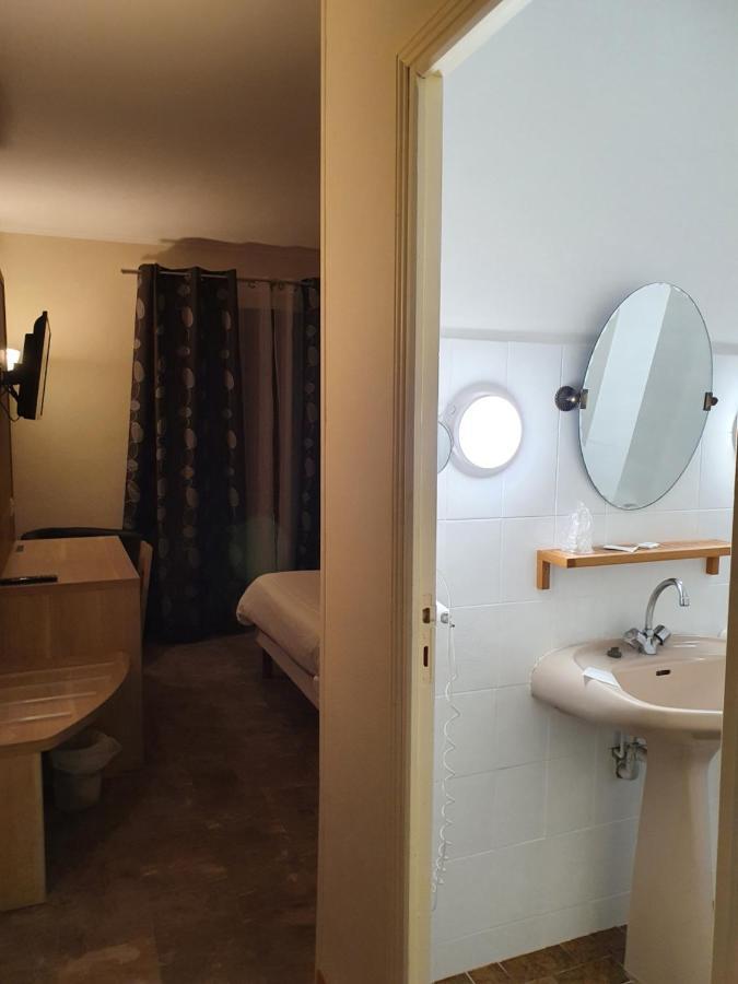 Valros Auberge De La Tour -Appartements- מראה חיצוני תמונה