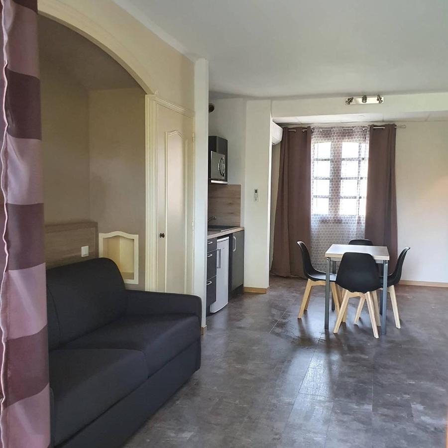 Valros Auberge De La Tour -Appartements- מראה חיצוני תמונה