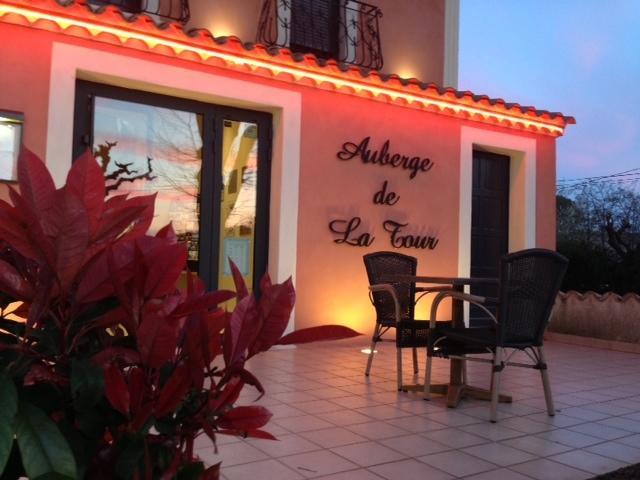 Valros Auberge De La Tour -Appartements- מראה חיצוני תמונה