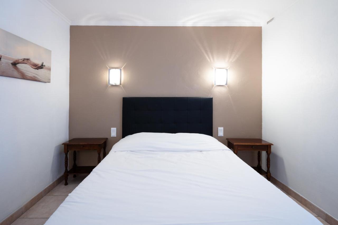Valros Auberge De La Tour -Appartements- מראה חיצוני תמונה
