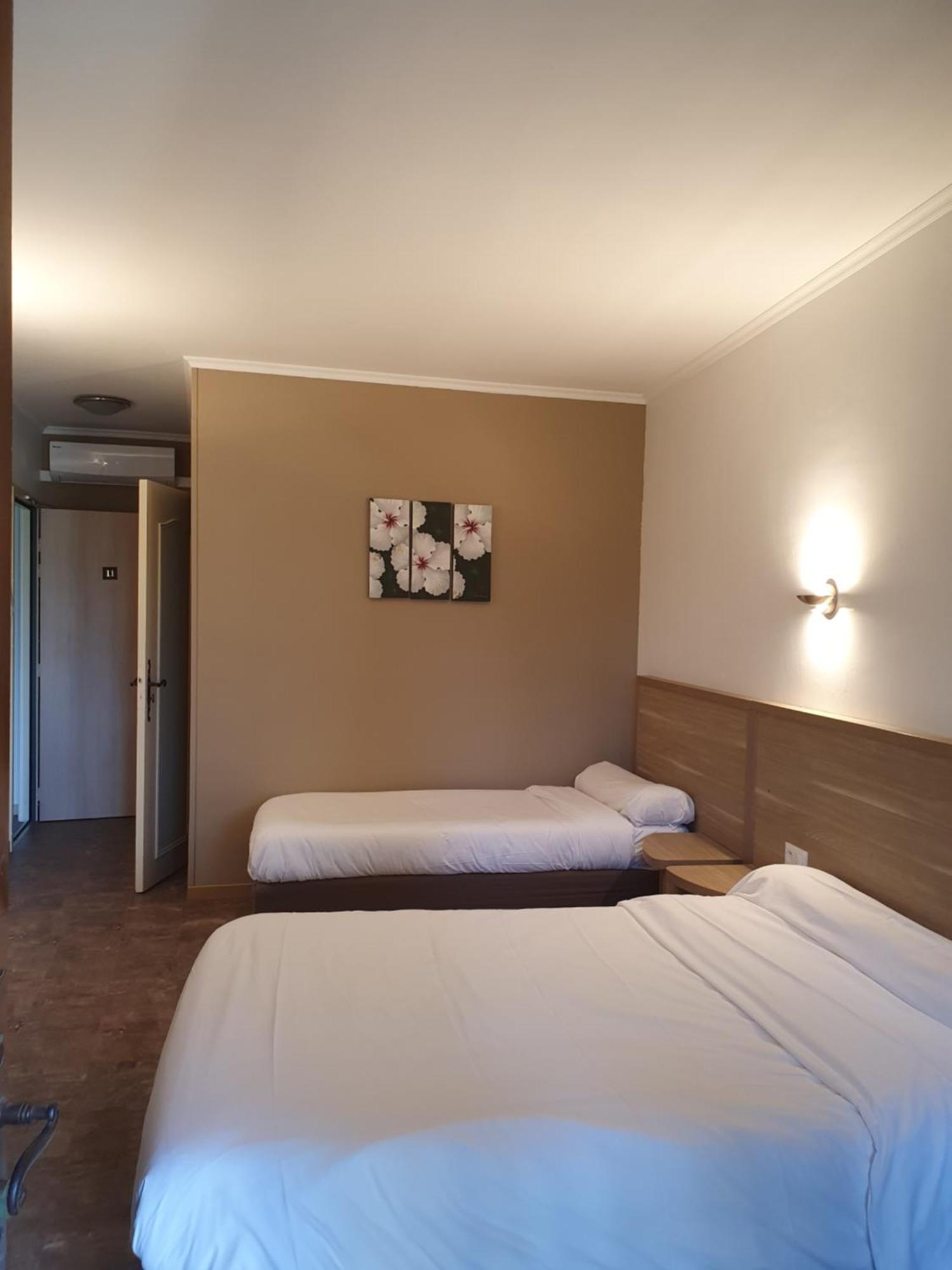Valros Auberge De La Tour -Appartements- מראה חיצוני תמונה