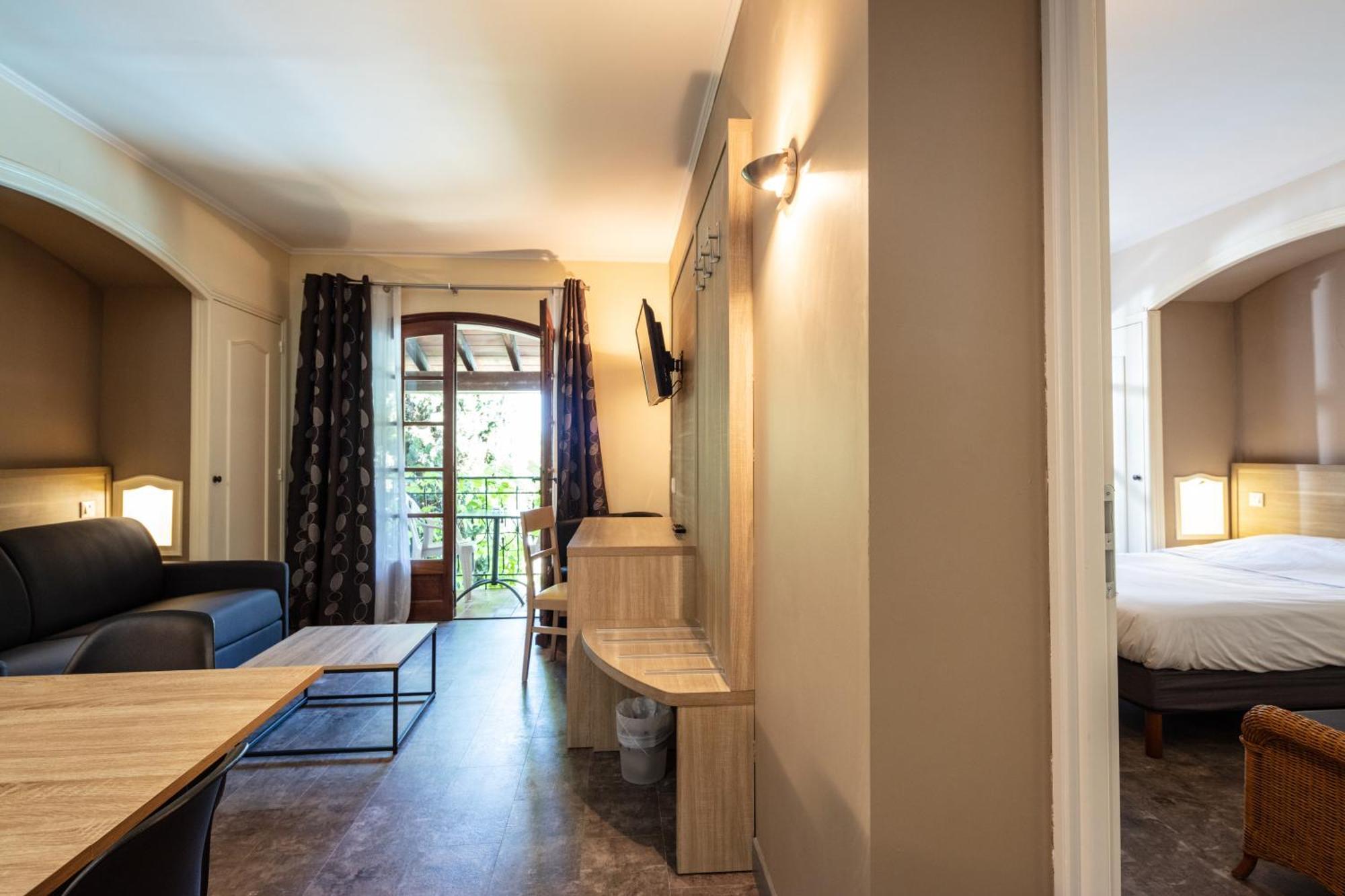 Valros Auberge De La Tour -Appartements- מראה חיצוני תמונה
