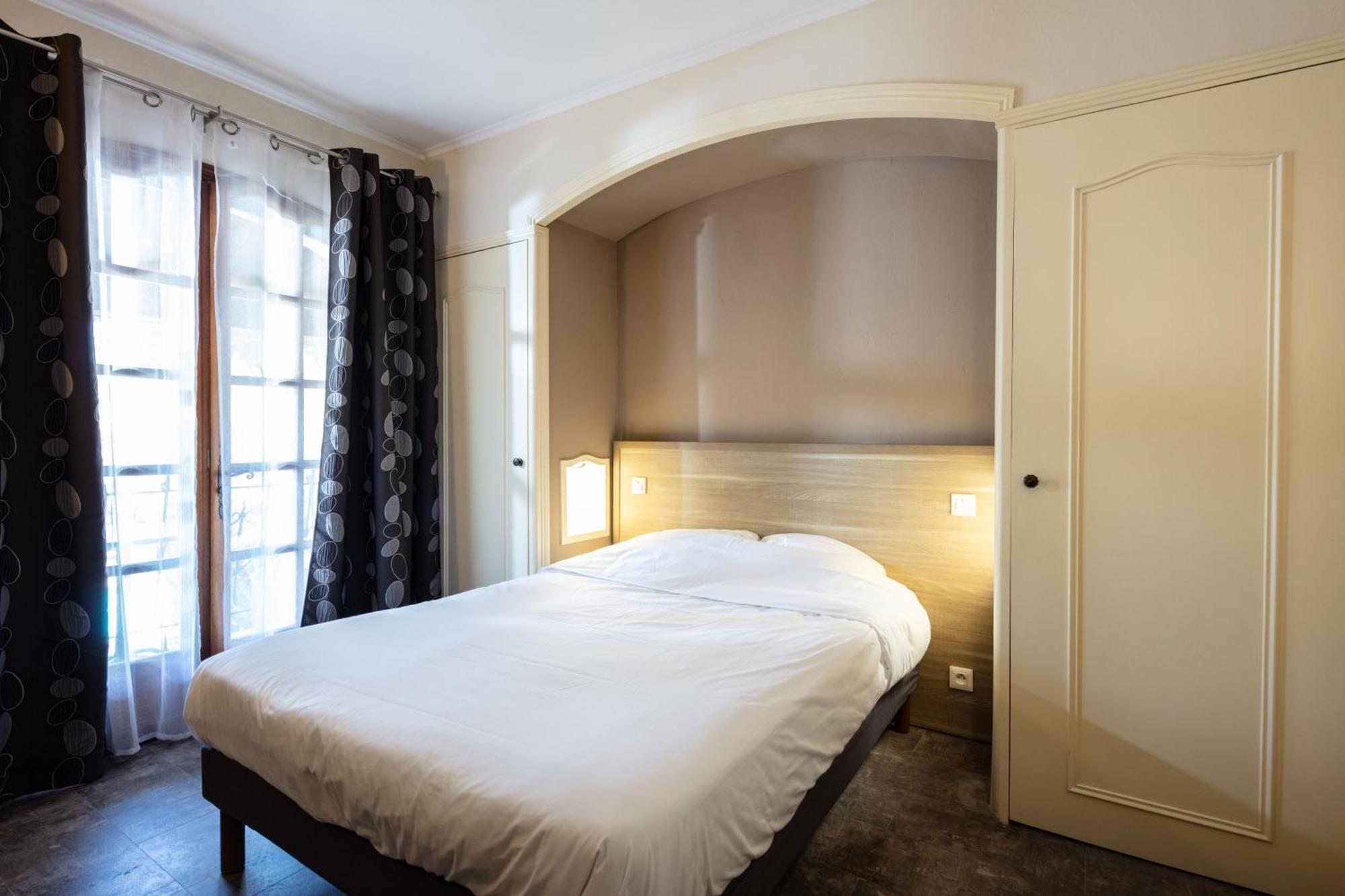 Valros Auberge De La Tour -Appartements- מראה חיצוני תמונה