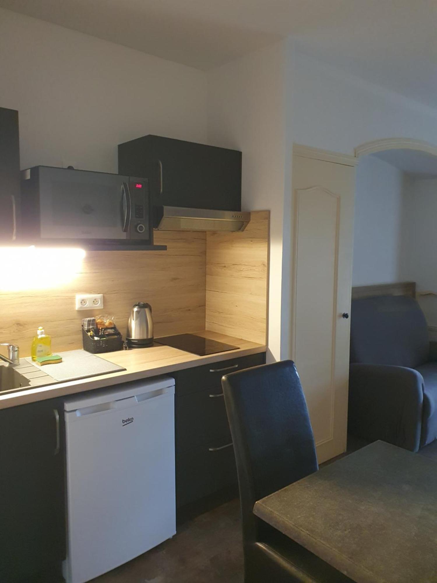 Valros Auberge De La Tour -Appartements- מראה חיצוני תמונה