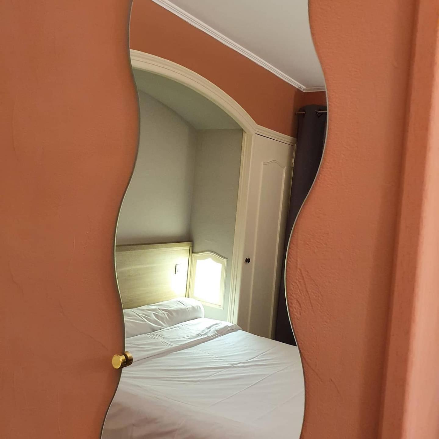 Valros Auberge De La Tour -Appartements- מראה חיצוני תמונה