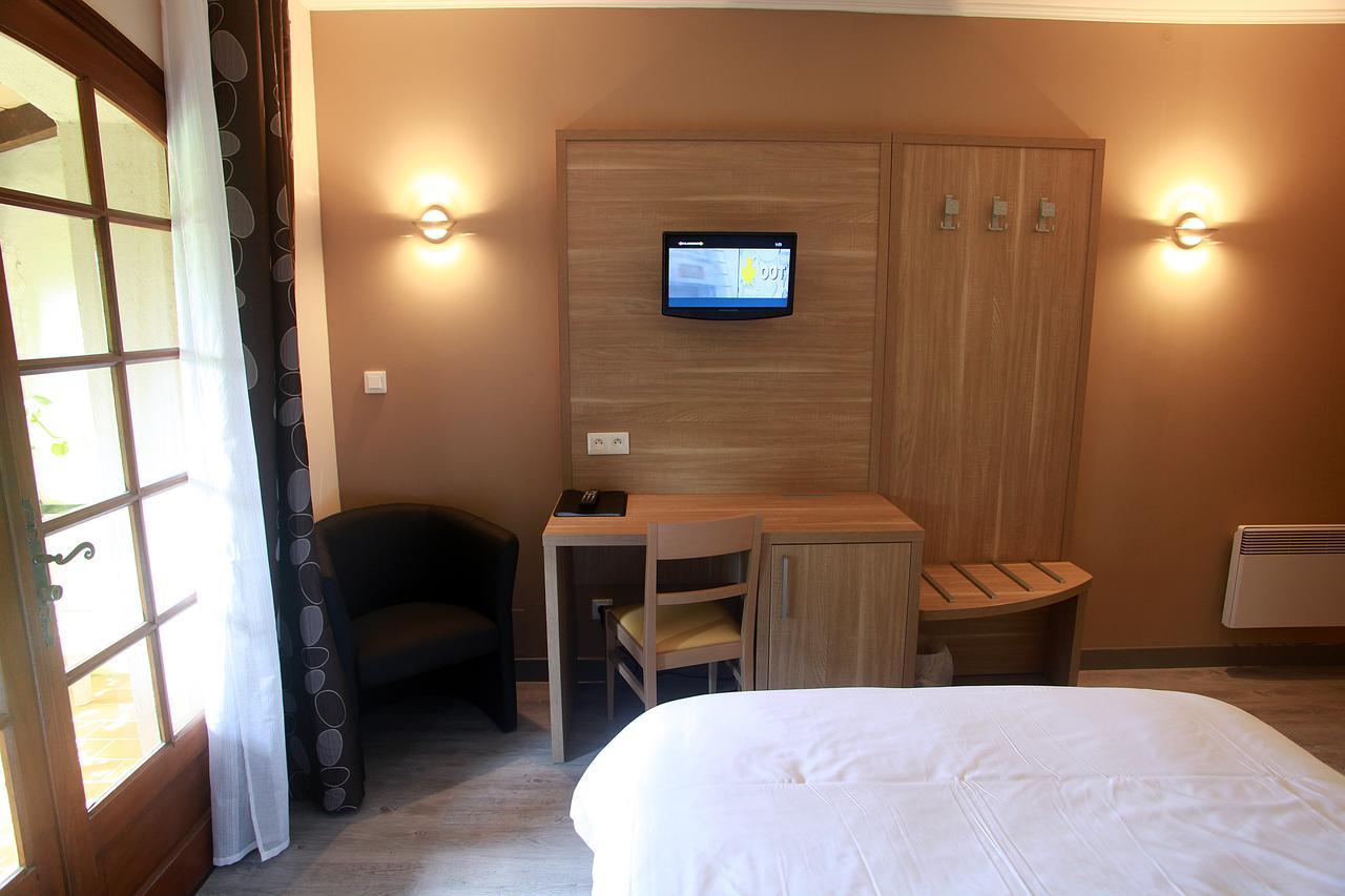 Valros Auberge De La Tour -Appartements- מראה חיצוני תמונה